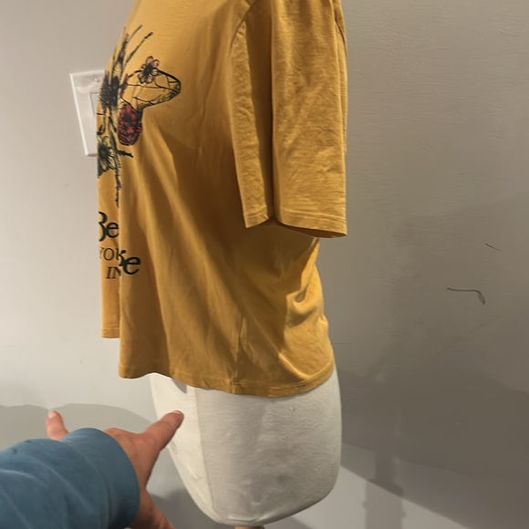 Bold Yellow Graphic Tee Bee Change World Mantra NWT - Picture 8 of 11